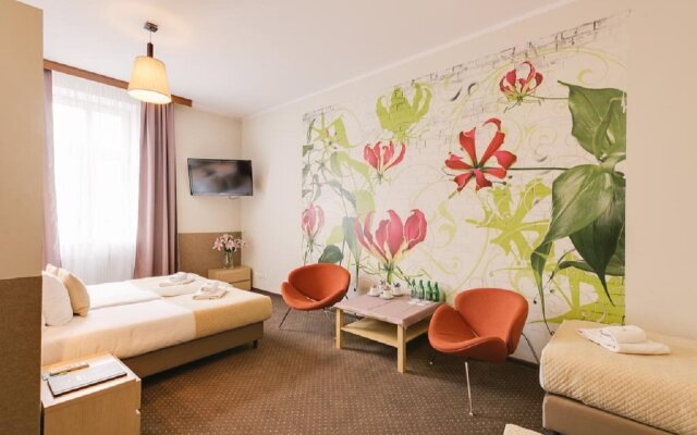 Iris Aparthotel