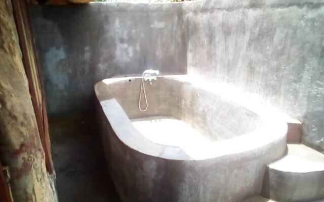 Mophy  Budget  Safari  Lagoon  Camp