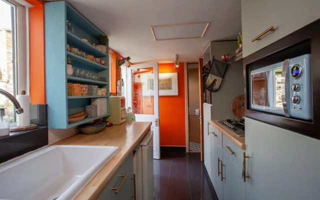 Stylish and Bright 2 Bedroom Flat in Bristol