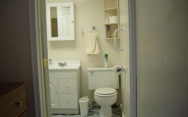 Downtown Log Cabin Hideaway Bed & Breakfast Inn Fairbanks | B&Bs