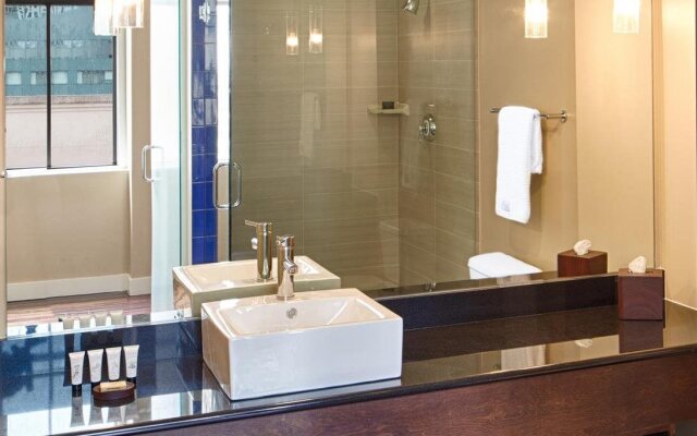 Hotel RL Baltimore Inner Harbor