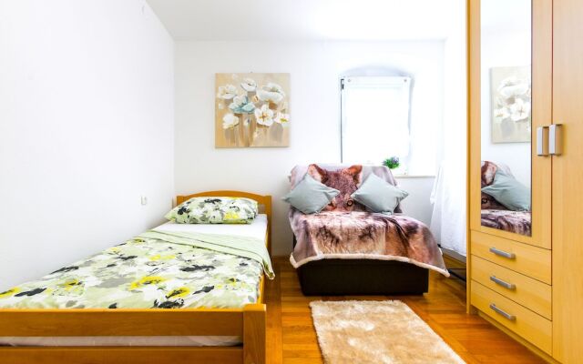 Split Apartments with Hotel Service