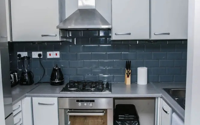 Riverside 2 Bed Apartment