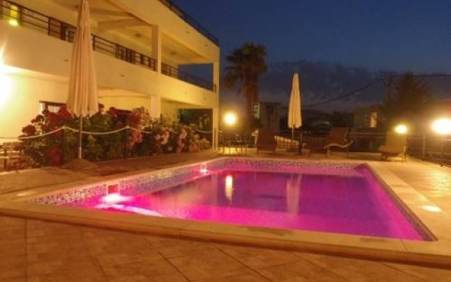 Maca Apartments