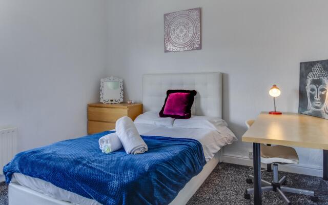 Stayzo House Accommodation- Coventry Free Parking