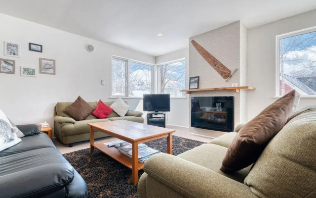 Tanoshii Chalet by H2 Life