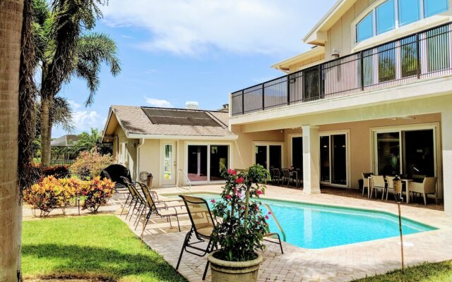Palm River Estate - Five Bedroom Home