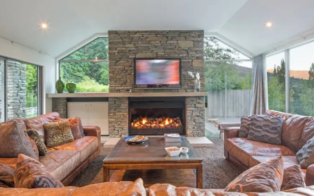 Riverview Retreat