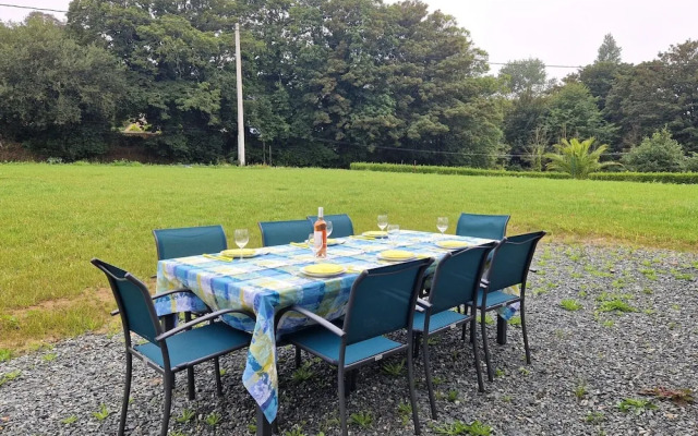 Spacious House Near Pink Granite Coast