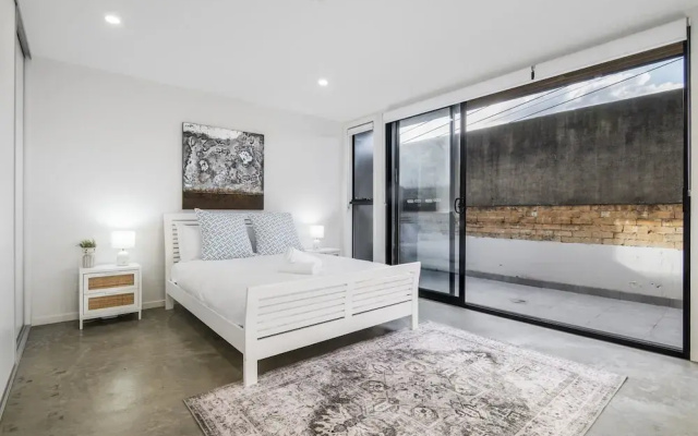 Northcote 3-bed Townhouse Near Cafes & Shops