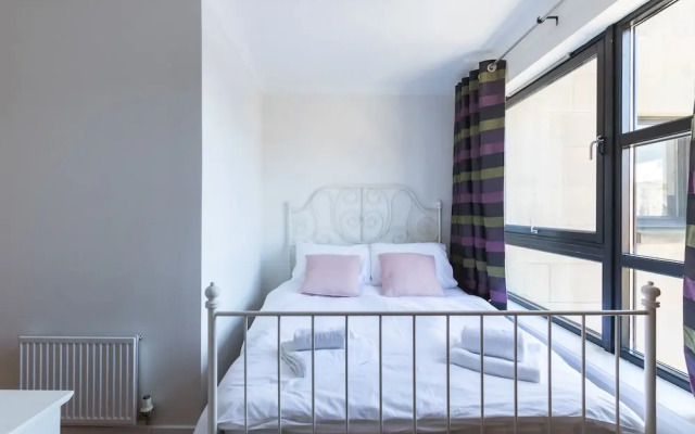 Hillhead Apartment with Roof terrace