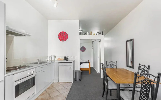 1Br Haven W/ Balcony & Parking