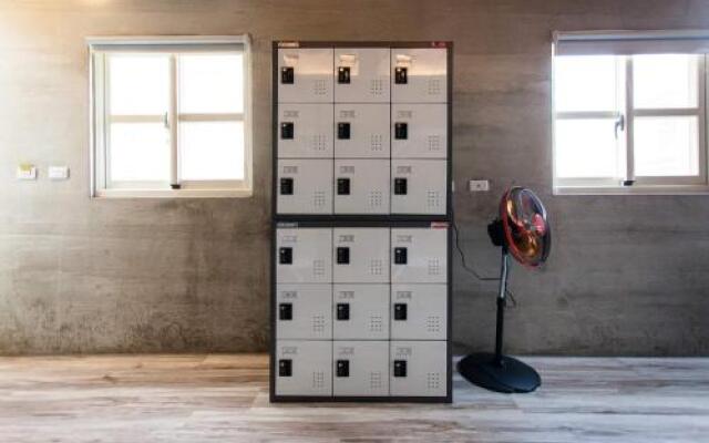 40Inn Backpackers Warehouse