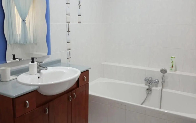 3 Bedroom Air-conditioned Apartment with Roof Terrace