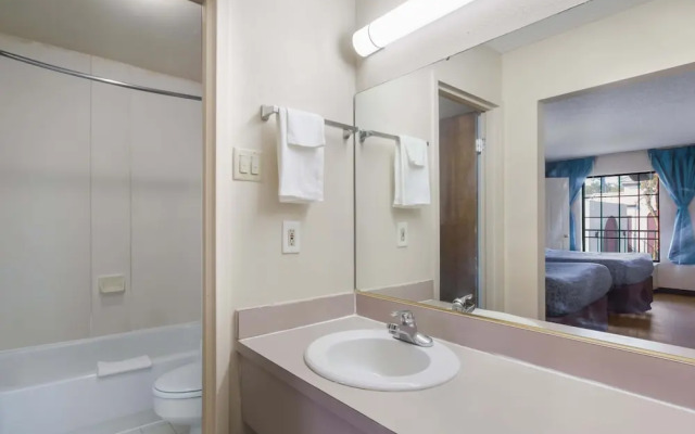 1 Life Studio and Suites