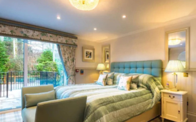 Crossbasket Castle Hotel & Restaurant