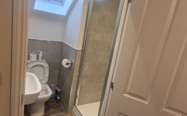 Stunning 3-bed House in Wolverhampton