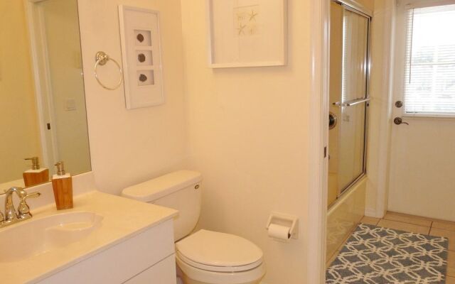 Luxuriously Furnished Waterfront Home With Pool/spa