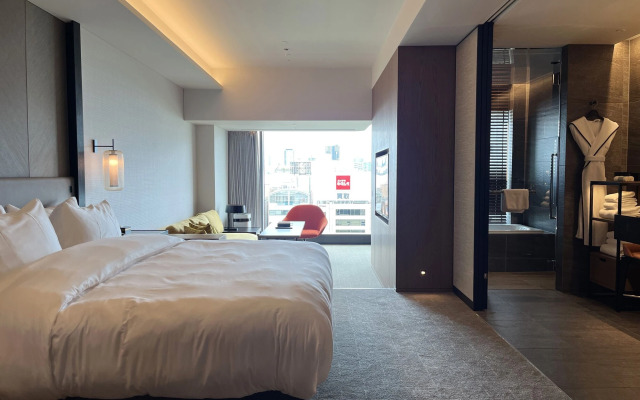 Tiad, Autograph Collection