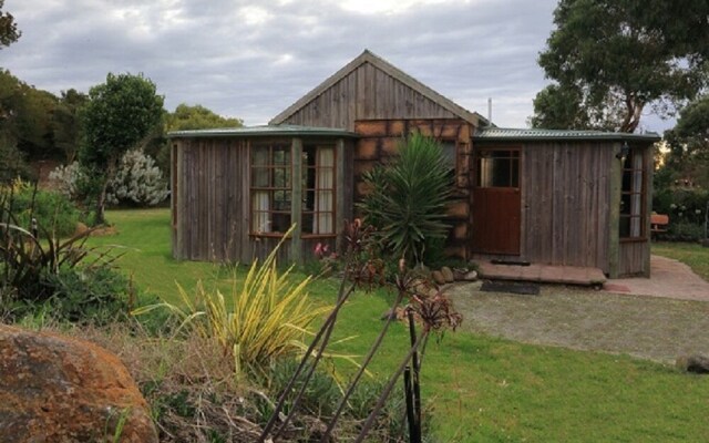Stanley Lakeside Spa Cabins