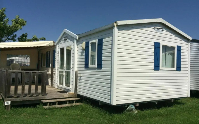 Mobil Home Dans Camping Mussonville