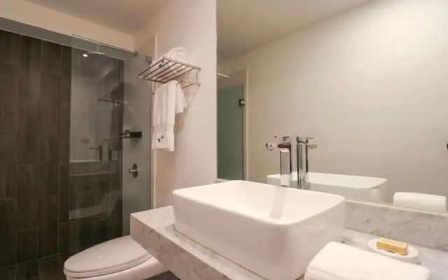 w Majestic 2BR w Modern Balcony in Miraflores