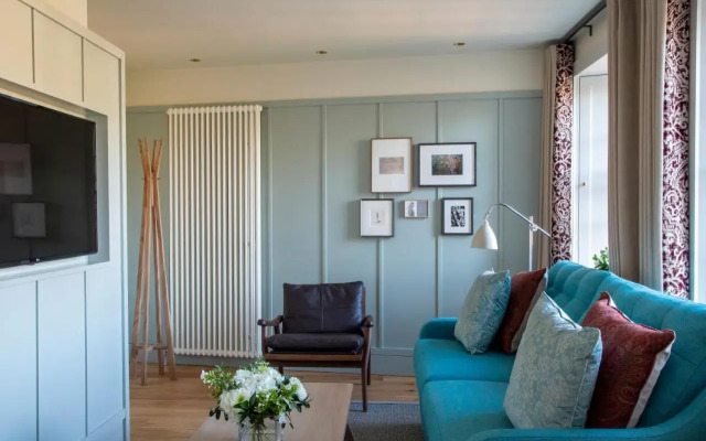 Cheval Abbey Strand Apartments, at Holyrood