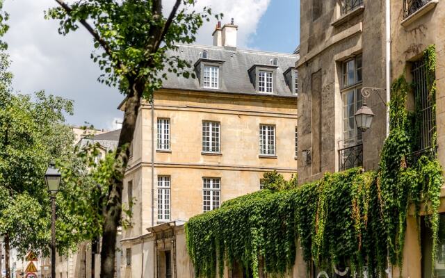 Luxury 3 Bedroom Loft - Le Marais