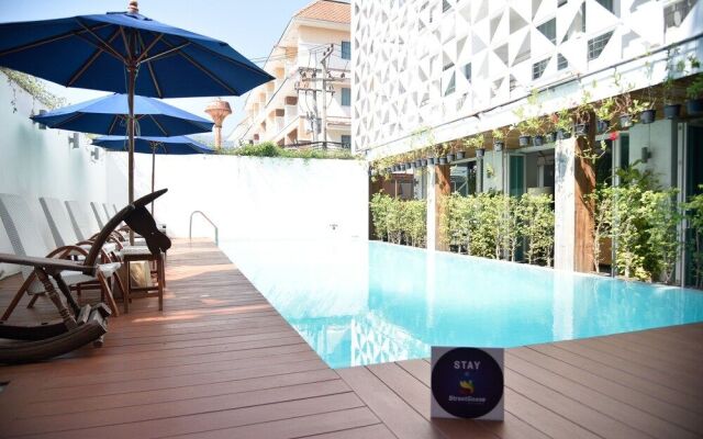 Stay at Streetgoose Huay Kaew