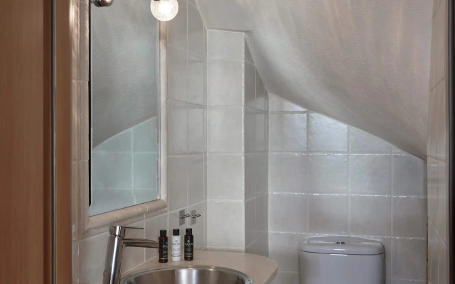 Evi's Voula Home