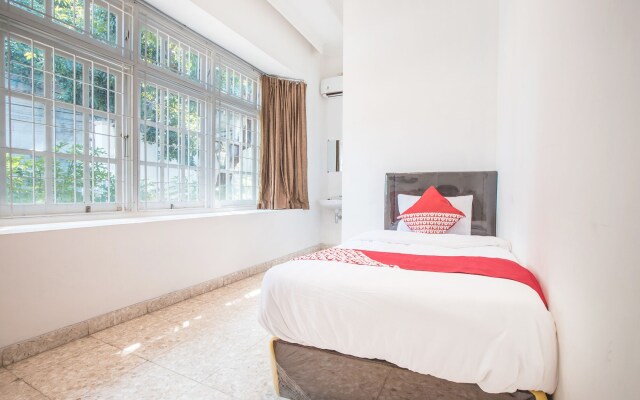 Super OYO 332 Residence G17 Kemang