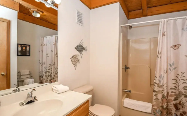 Bear Mountain Lodge 4 Bedroom House