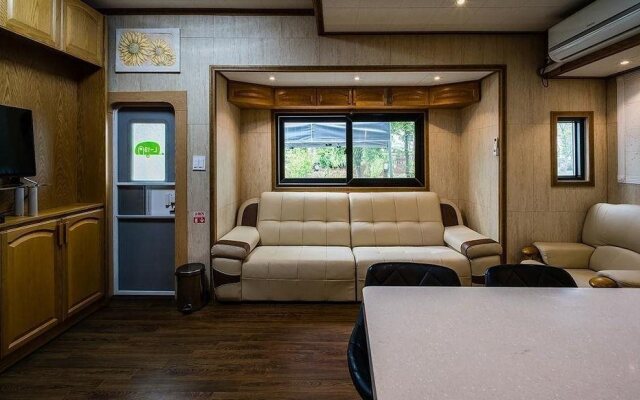 Caravan Bay Camping - Caravan Park