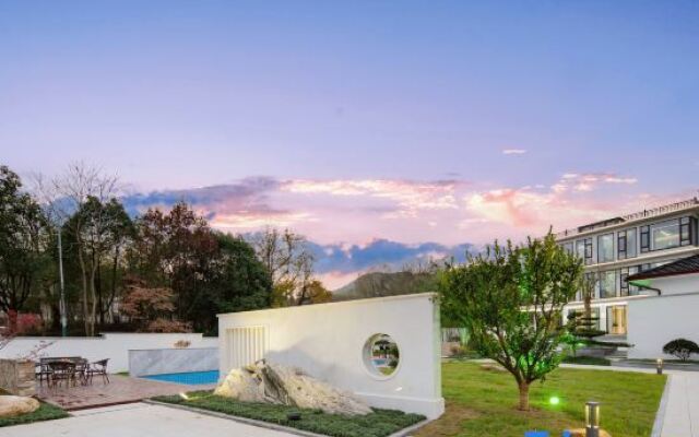 Changxing Manju B & B