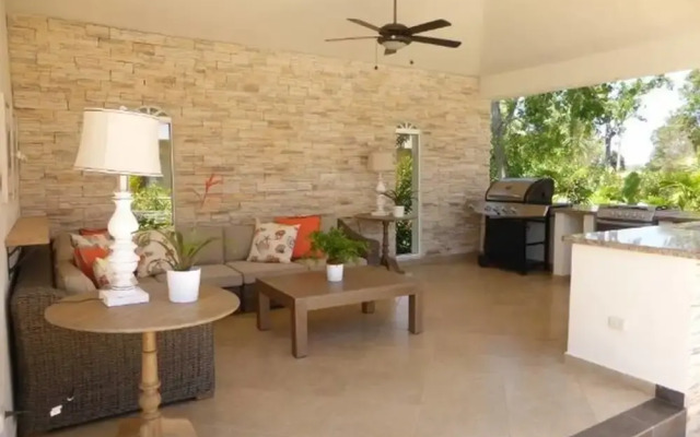 Touch of Elegance! 6 Bedroom Near the Beach