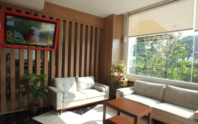 Front One Hotel Airport Solo