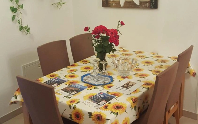 Apartment Wine & Olive oil Mofardin