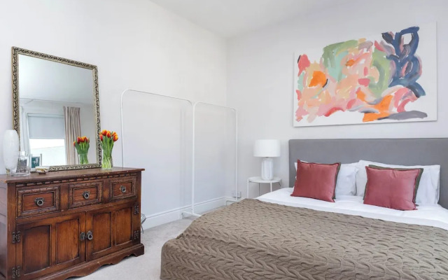 Newly Renovated Large 4-5 Bedroom House