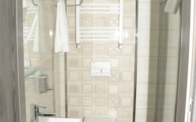 Ada Hotel