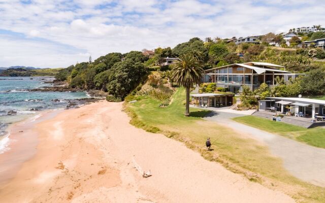 Golden Sand Beachfront Apartments