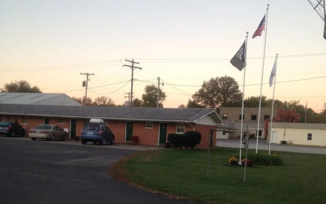 Traveler's Inn Motel