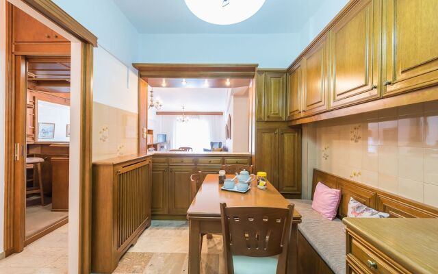 Vintage Acropolis Apartment