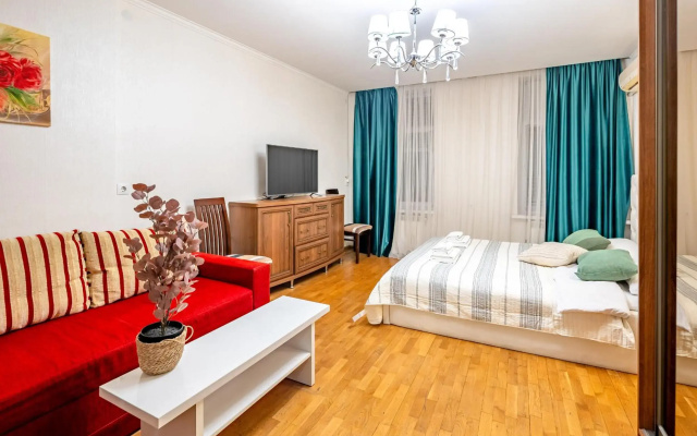 Just another comfy apartment on the main squere. 2 bedrooms, own heating, AC