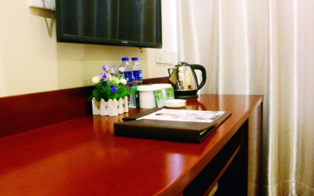 GreenTree Inn Shanghai MinHang ZhuanQiao Subway Station East ZhuanXing Road Shell Hotel – Guest Rooms – Shanghai