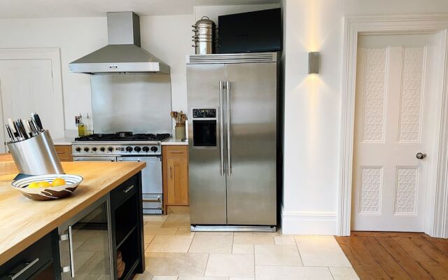 Spectacular Coastal Townhouse in Fowey for 8