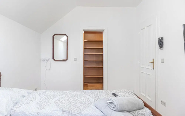 Spacious Home & Garden Free Parking