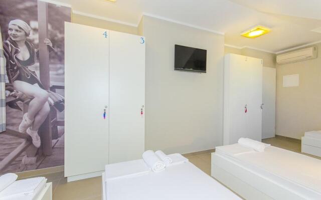 Hostel Dvor