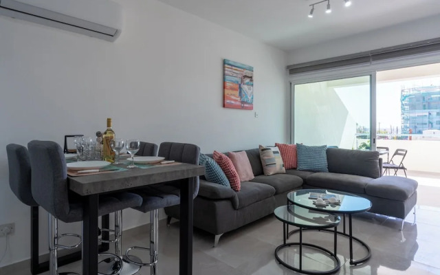 Andrea 3-BR Apt in Mackenzie With Pool