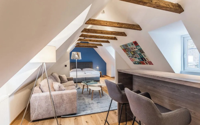 Roksoxhome Designer Boutique Apartment