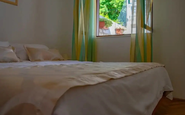 Daira - Great Location - A1